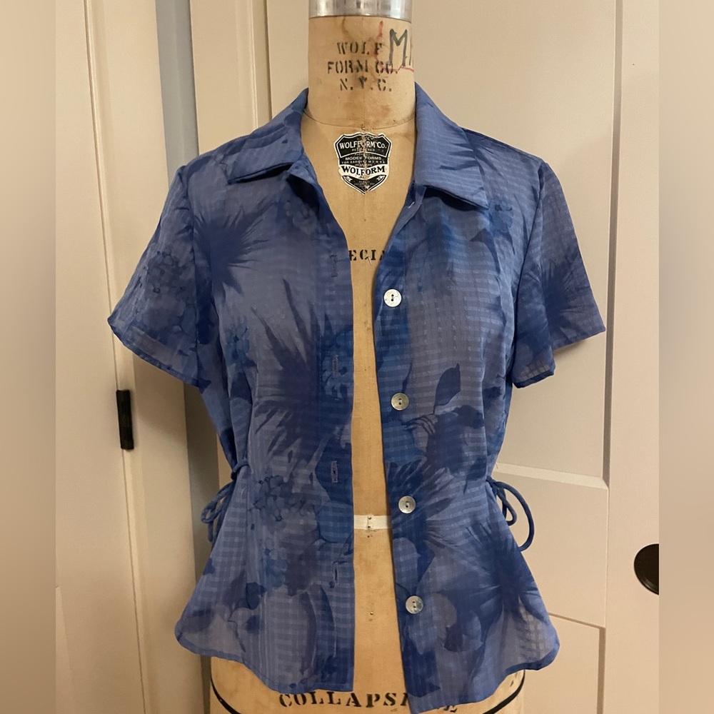 Cinch button up print top